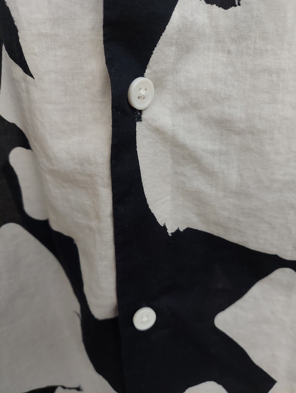 H&M Black Cream Floral Button-Front Shirt Regular-Fit Cotton Resort Shirt Sz XL - Picture 5 of 7